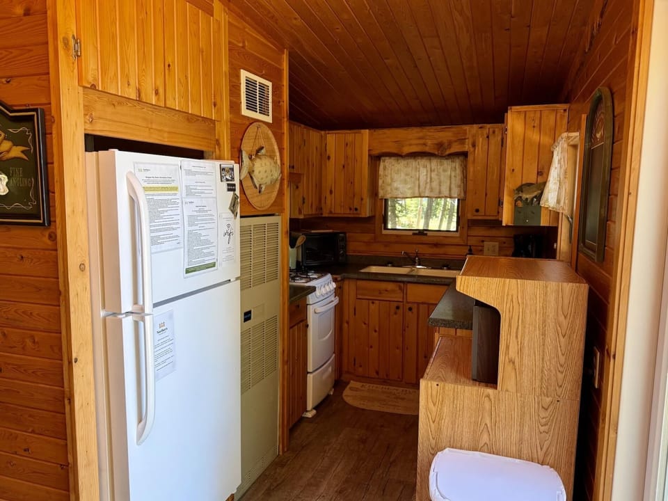 Sturgeon Bay Chalet on Drummond Island (5327)