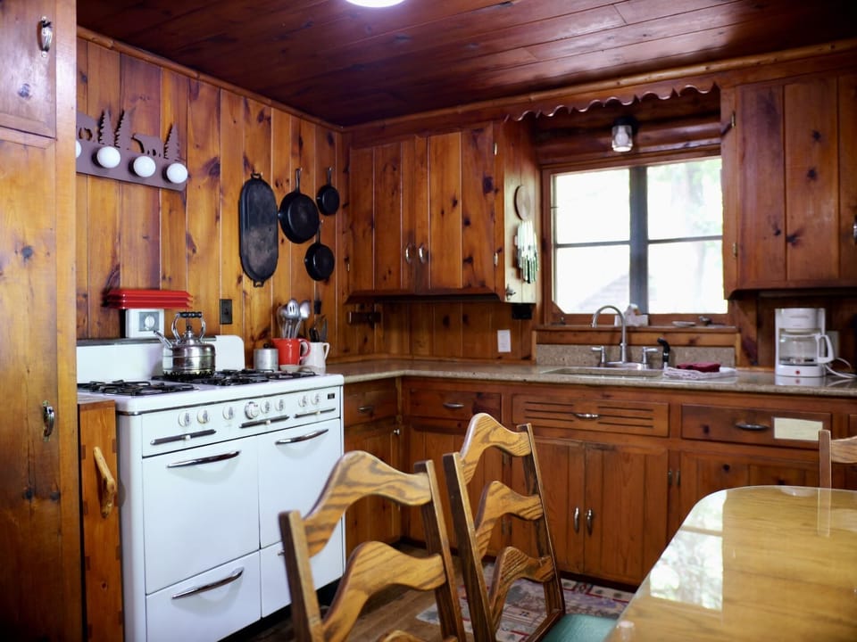 Whitney Bay Getaway on Drummond Island (3099)
