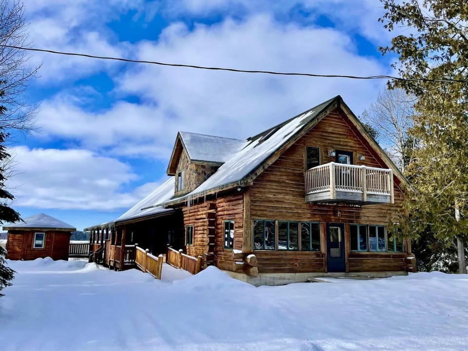 Paw Point Lodge on Drummond Island (5222)