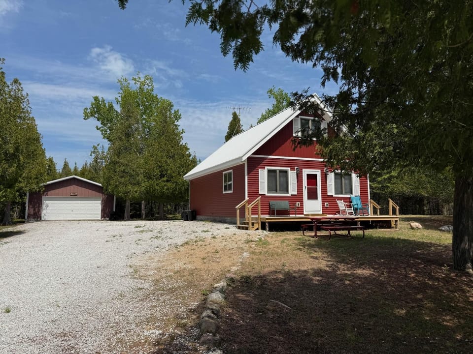 At the Trails on Drummond Island (5260)