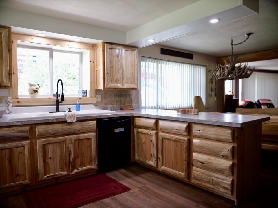 Russian Embassy on Drummond Island (3700)