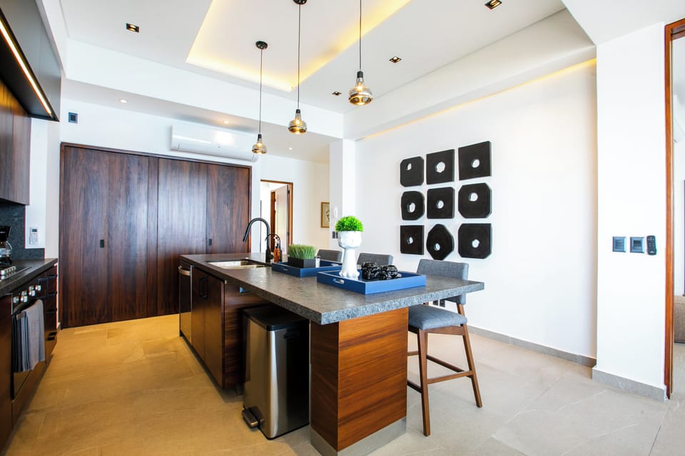 Kitchen bar with seating for 4