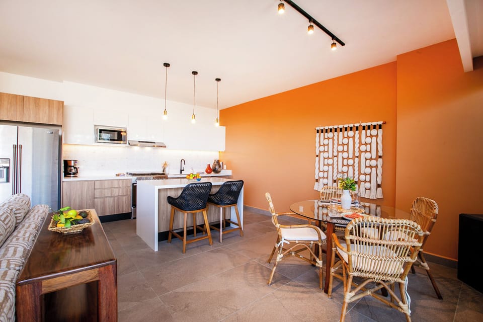 The kitchen bar has seating for 2 and there's a dining table for 4