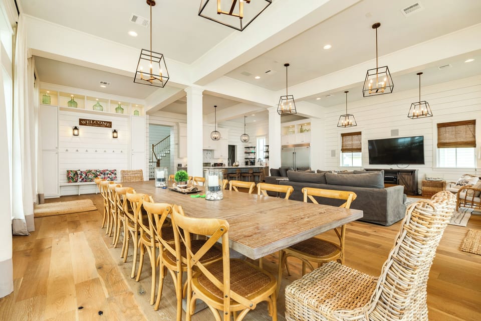 Sit up to 16 people at the long dining table