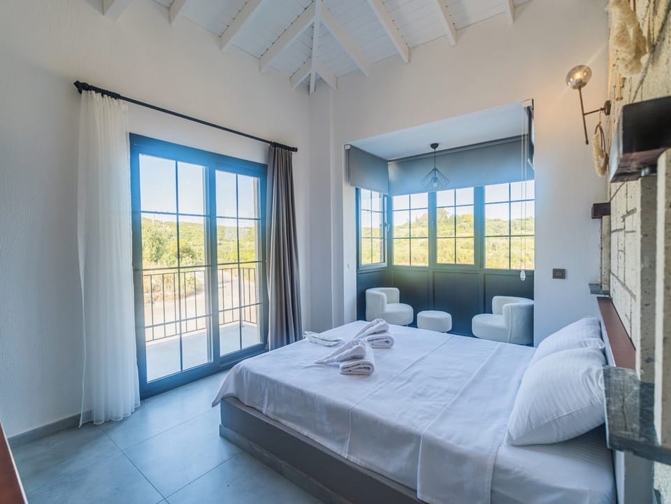 Deluxe Double Room, Balcony, Garden View | Premium bedding, minibar, iron/ironing board (on request), WiFi (free)