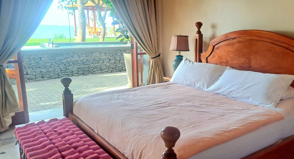 Deluxe Double Room, Garden View | Desk, iron/ironing board (on request), WiFi (free)