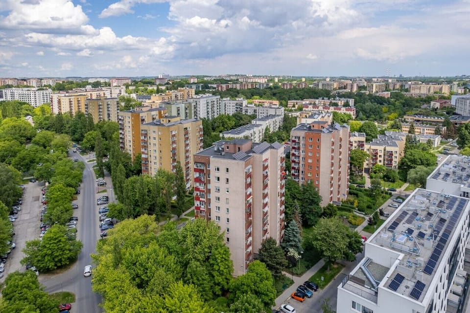Quiet and Safe Neighbourhood | Book Now with RENTUJEMY