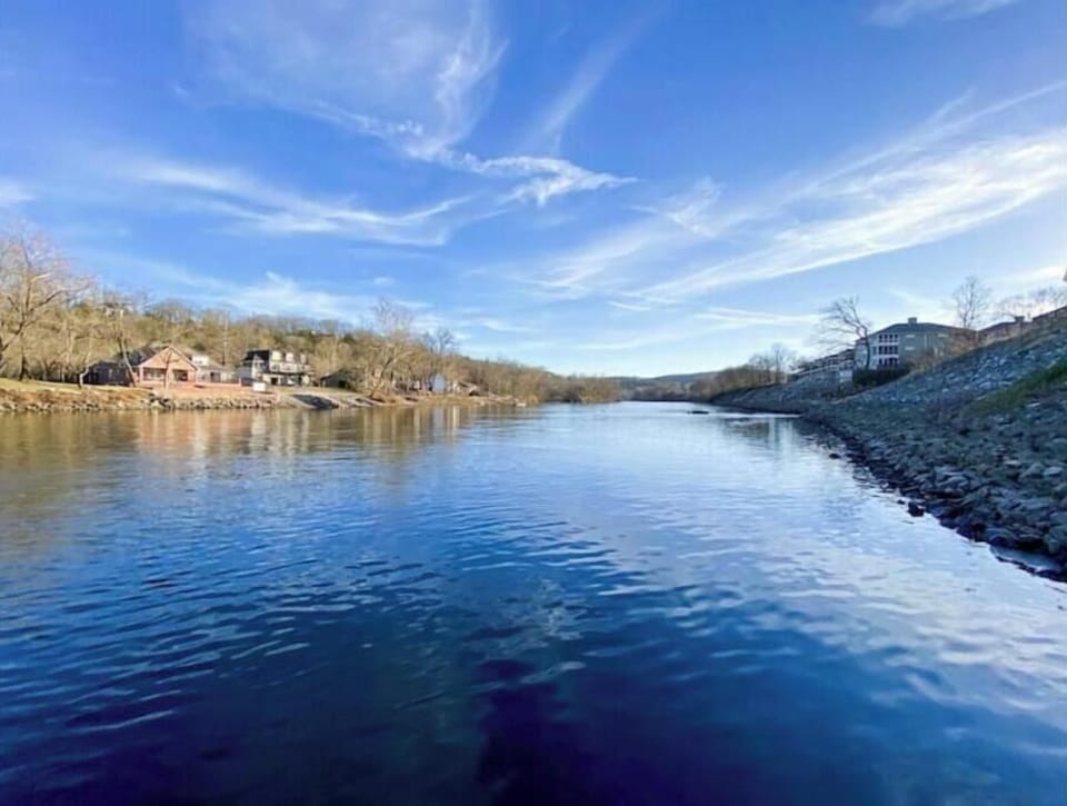 Shores of Lake Taneycomo