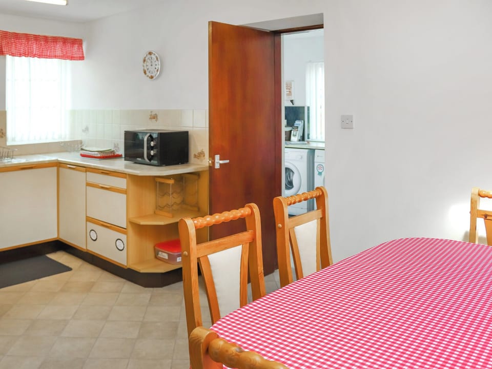 Kitchen/diner | Penlon Cottage, Trefor, Near Caernarfon