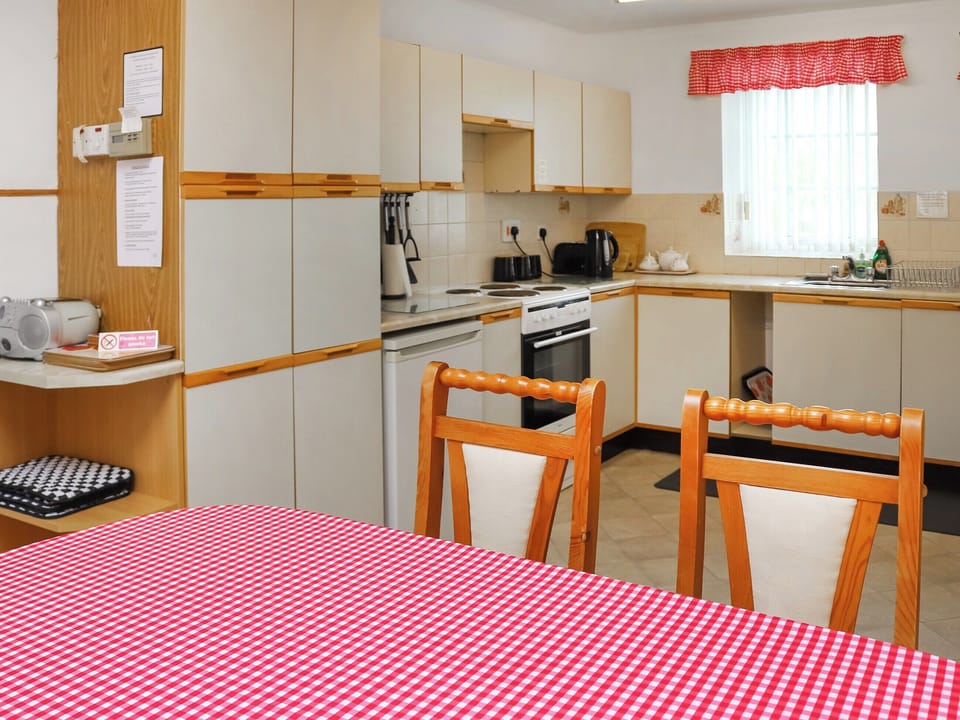 Kitchen/diner | Penlon Cottage, Trefor, Near Caernarfon