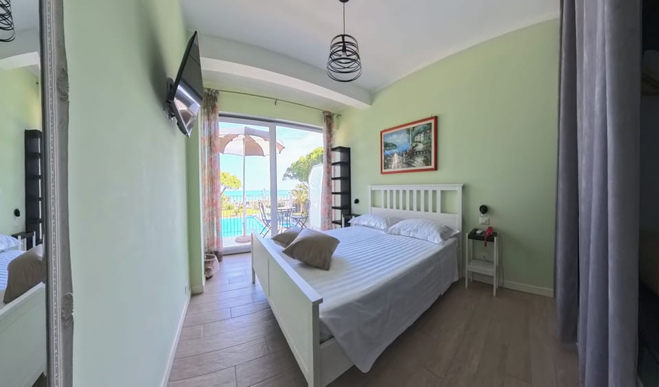 Classic Room, Balcony, Sea View | In-room safe, desk, iron/ironing board, free WiFi