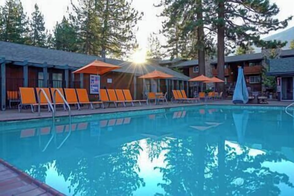 Registered cabin guests have access to the seasonal pool at 3 Peaks. Pool closes October into Spring. Reopening date by June but depends on weather.
Hot tubs are open year round.