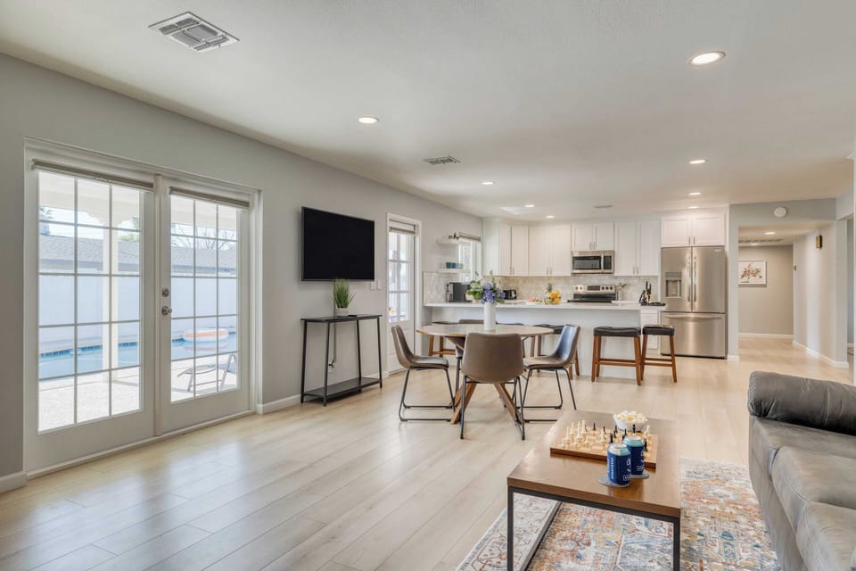 House (3 Bedrooms) | Interior
