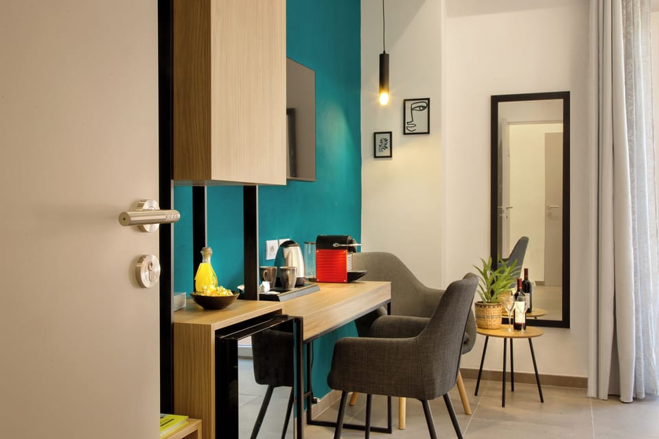 Deluxe Double Room, City View | In-room safe, desk, laptop workspace, soundproofing