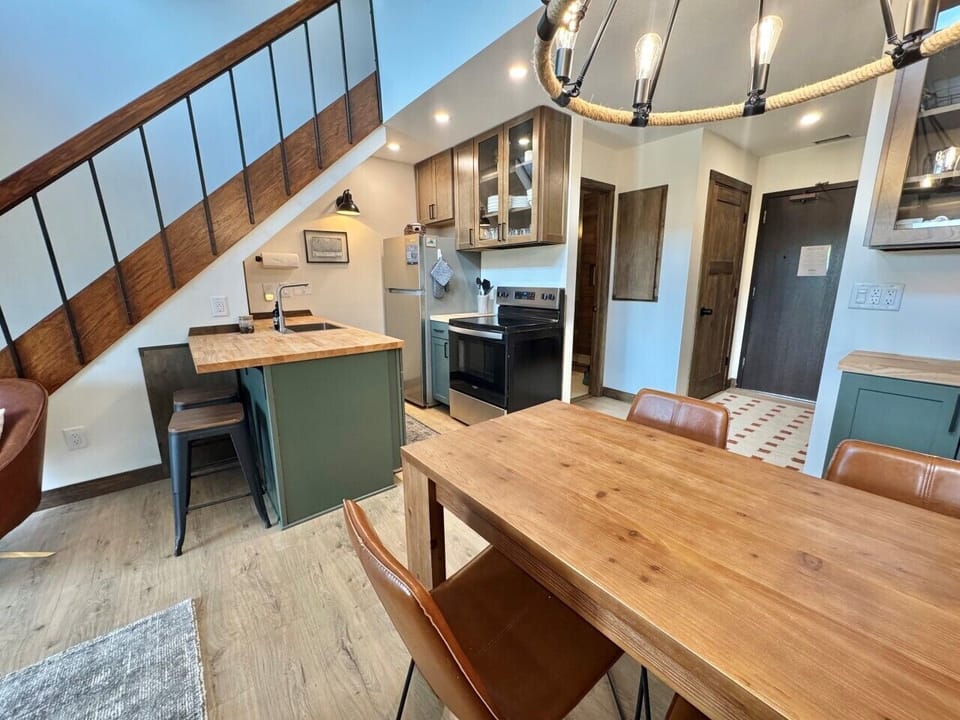 Kitchen Dining Entry