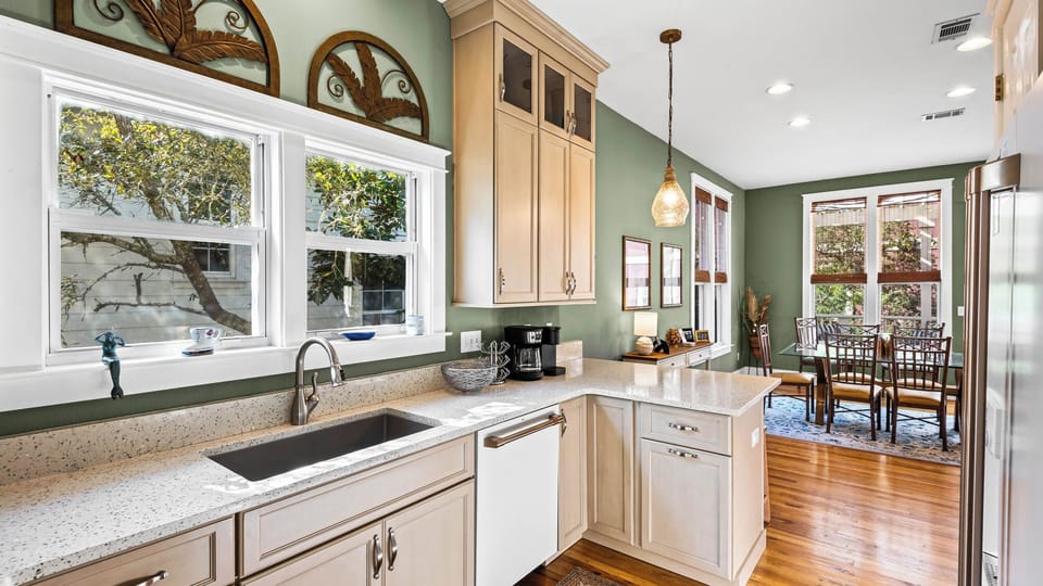 House, Multiple Beds, Patio, Ocean View (Emerald Rose) | Private kitchen