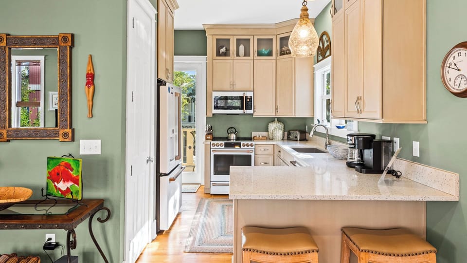 House, Multiple Beds, Patio, Ocean View (Emerald Rose) | Private kitchen