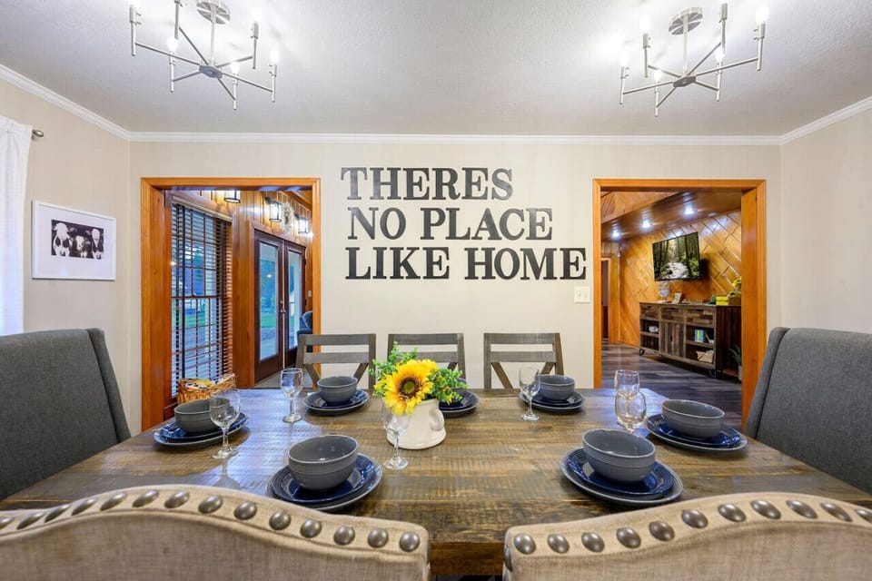 Dorothy`s Cabin: There`s No Place Like Home.