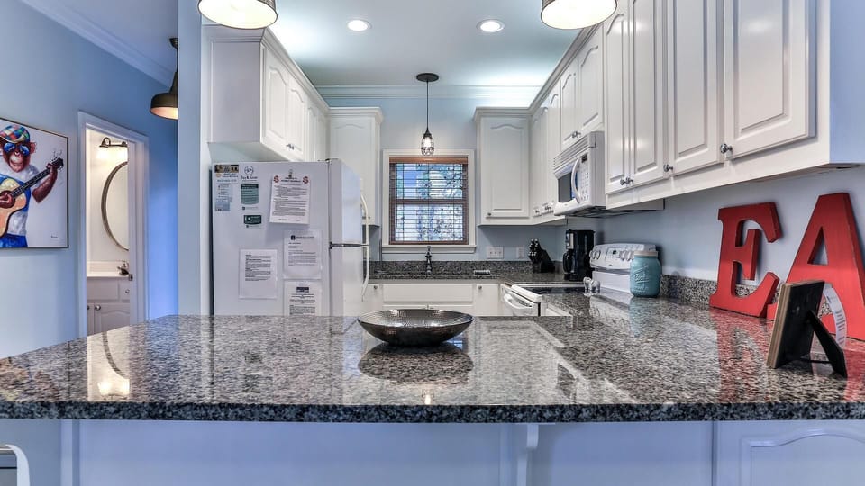 House, Multiple Beds (Monkey Business) | Private kitchen | Oven, toaster