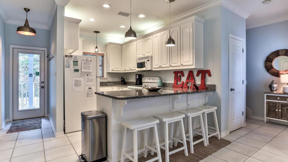 House, Multiple Beds (Monkey Business) | Private kitchen | Oven, toaster
