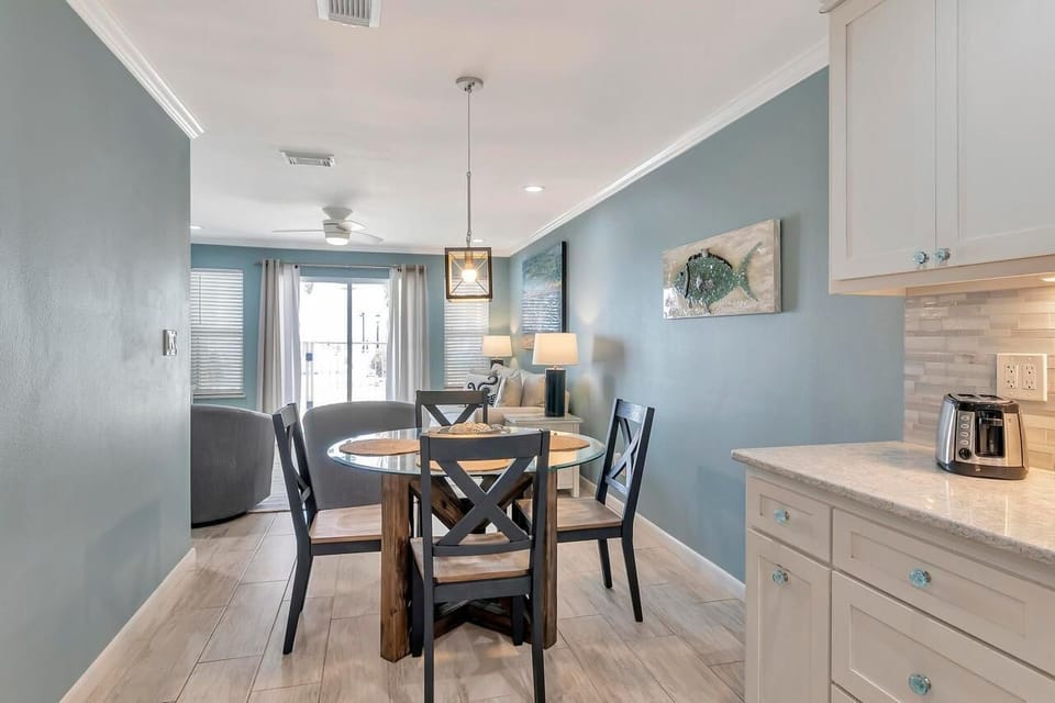 Condo, Multiple Beds, Pool View (Poolside Villas 106) | Dining