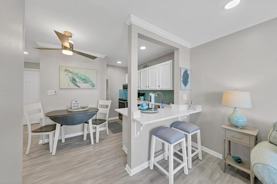 Condo, 1 Queen Bed with Sofa bed (Sandpiper Cove 8149) | Dining