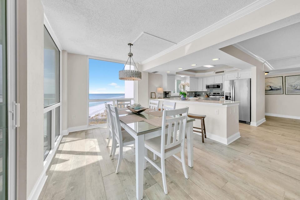 Condo, Multiple Beds (Shoreline Towers 1061) | Dining