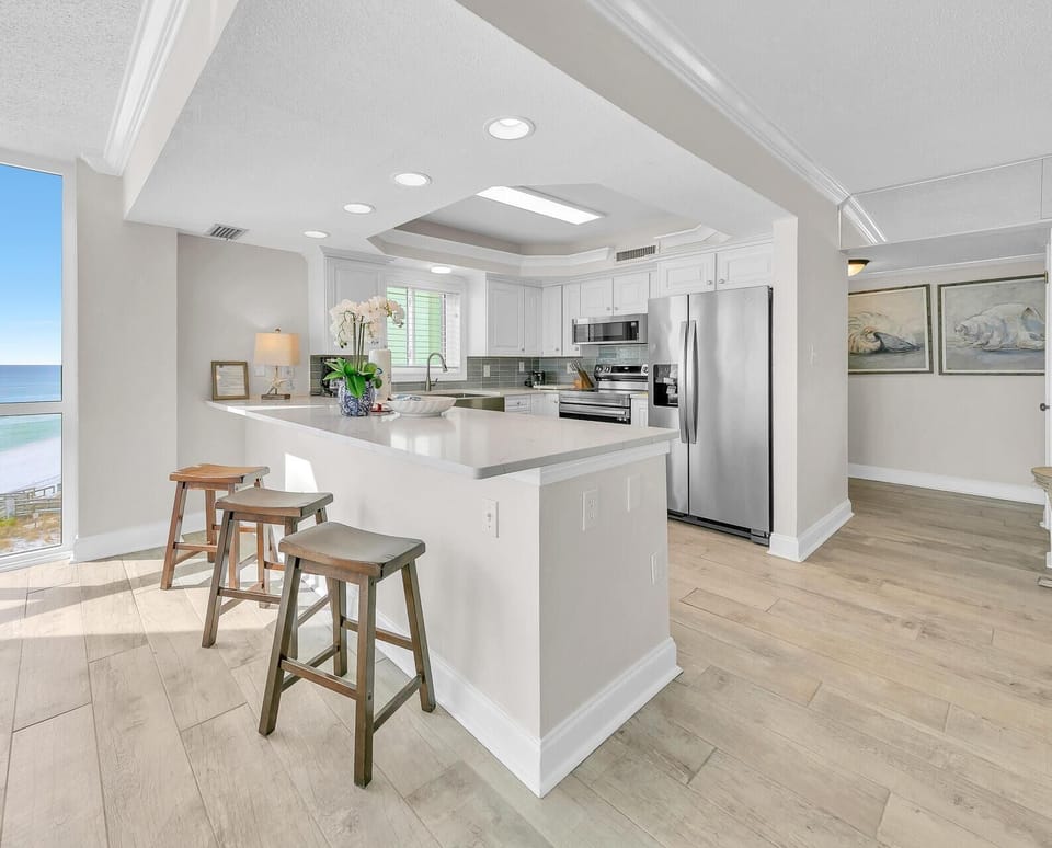 Condo, Multiple Beds (Shoreline Towers 1061) | Private kitchen | Oven, toaster