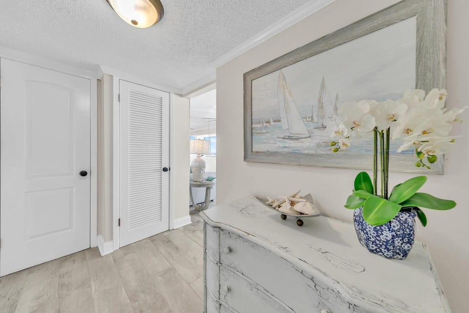 Condo, Multiple Beds (Shoreline Towers 1061) | Interior