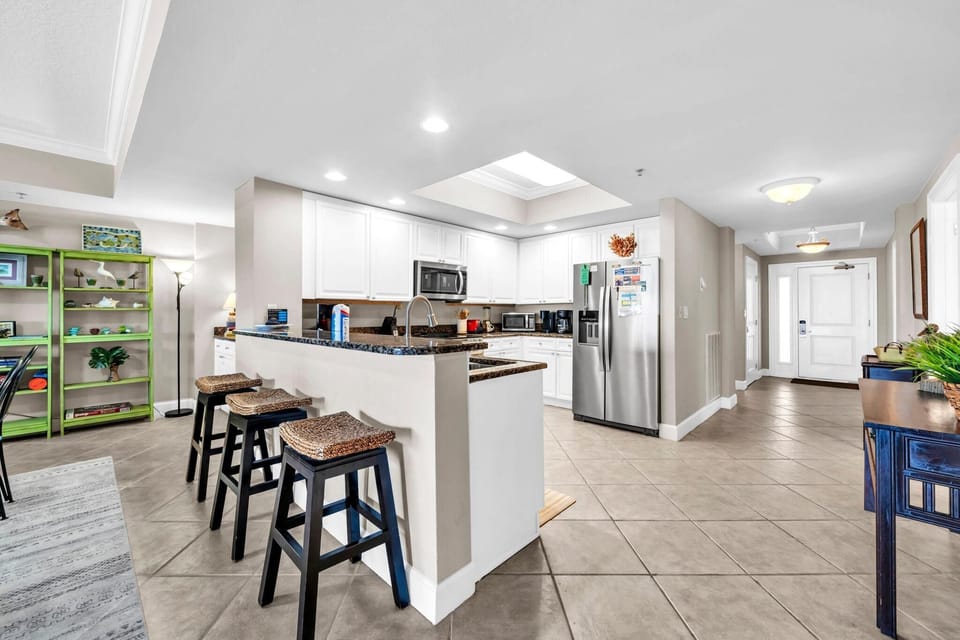 Condo, Multiple Beds (Harbor Landing 203B) | Private kitchen | Oven, toaster
