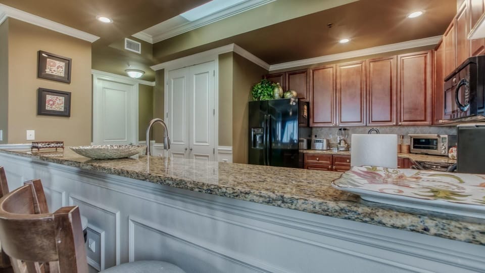 Condo, Multiple Beds (Harbor Landing 701B) | Private kitchen