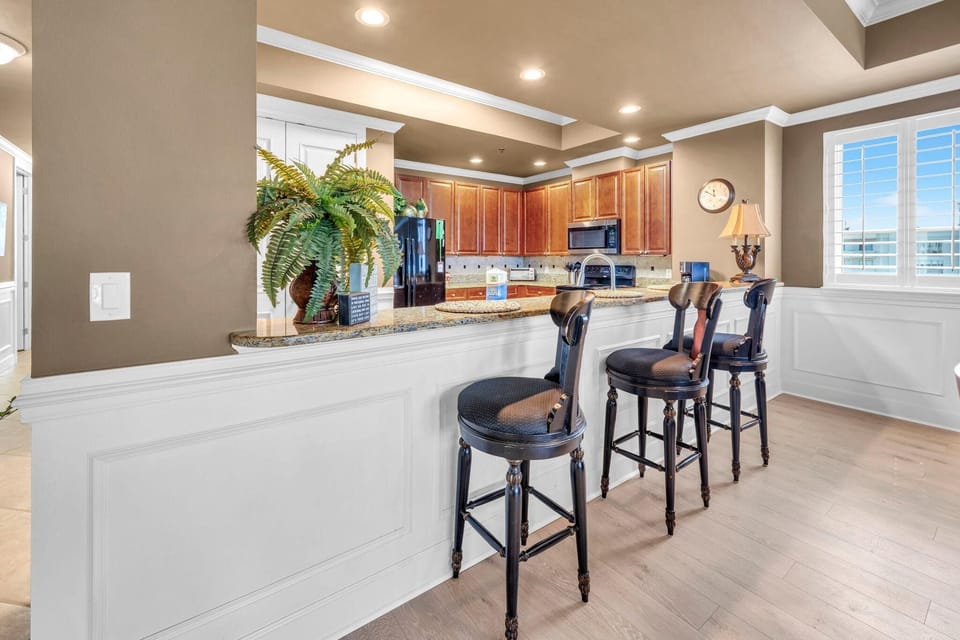 Condo, Multiple Beds (Harbor Landing 701B) | Dining