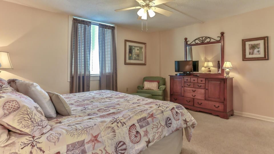 Condo, Multiple Beds, Bay View (Dolphin Point 404B) | 2 bedrooms, iron/ironing board, WiFi (free)