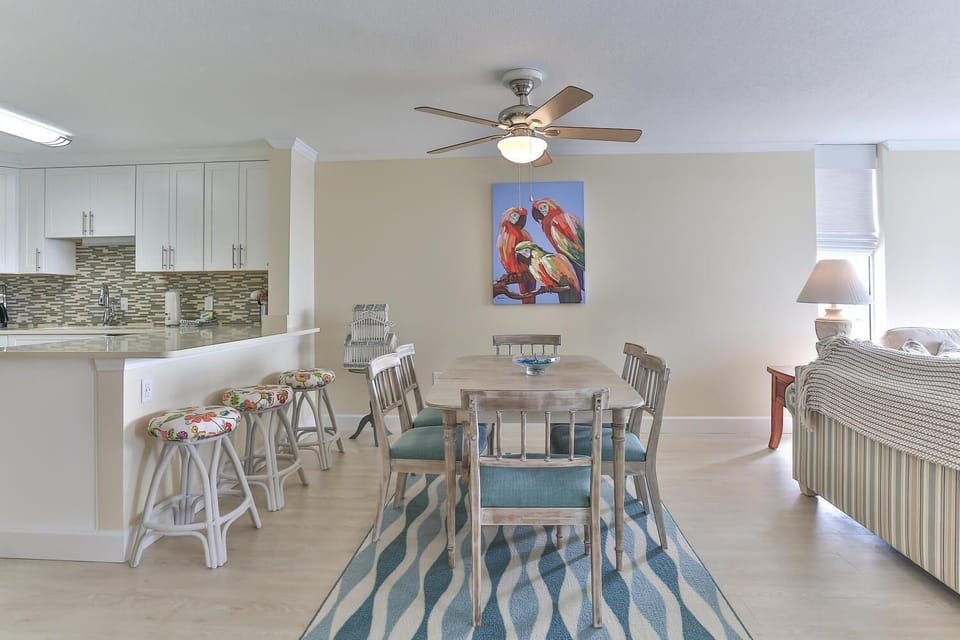 Condo, Multiple Beds, Bay View (Dolphin Point 402C) | Dining