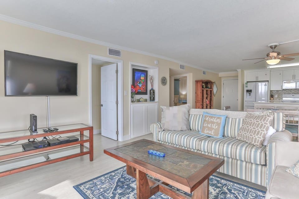Condo, Multiple Beds, Bay View (Dolphin Point 402C) | Living area