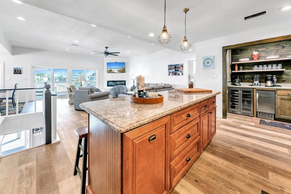 House, Multiple Beds, Canal View (Palm Breeze) | Interior