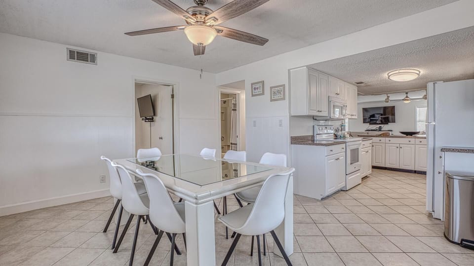 House, Multiple Beds, Canal View (The Back Porch) | Dining