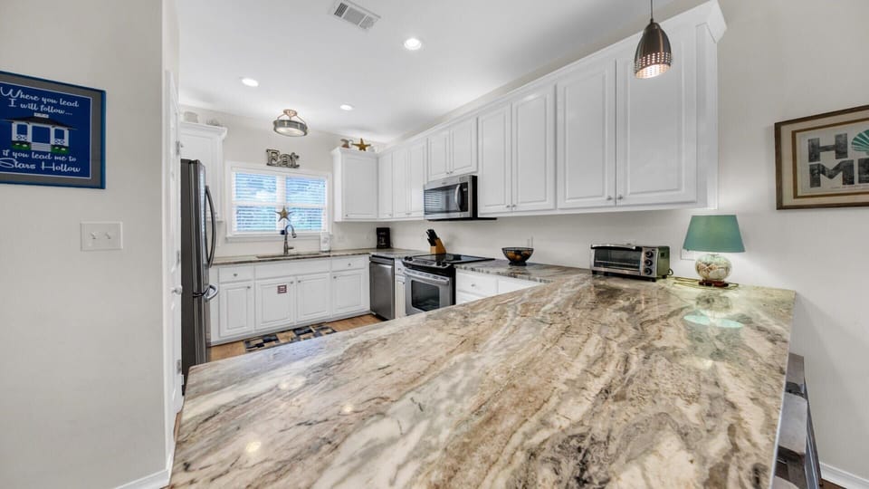 House, Multiple Beds (Stars Hollow Cottage) | Private kitchen | Oven, toaster