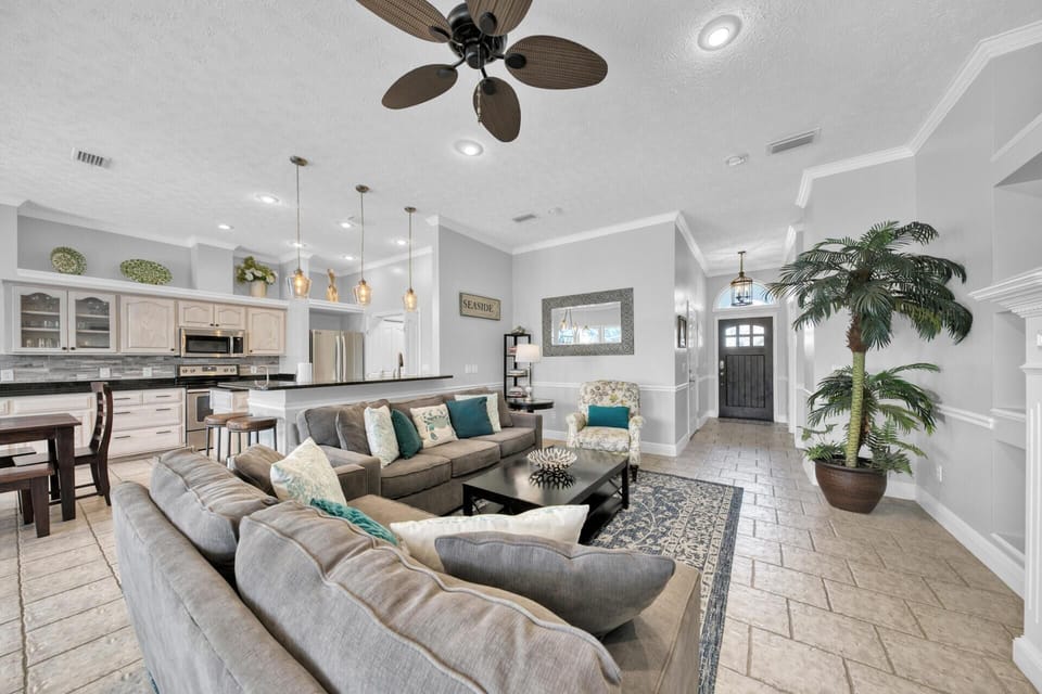 House, Multiple Beds (Destiny Casa) | Living area