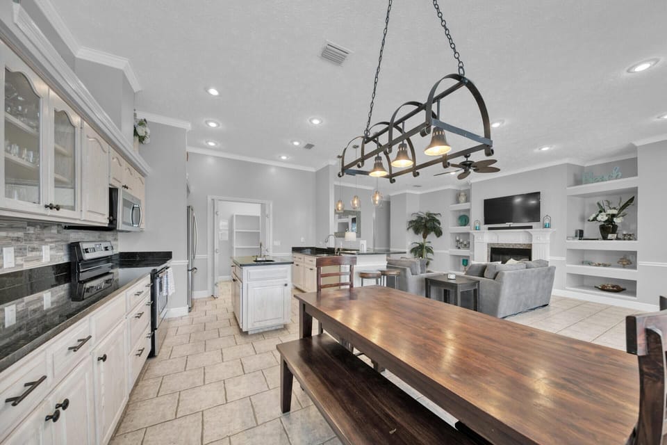 House, Multiple Beds (Destiny Casa) | Private kitchen | Oven, toaster