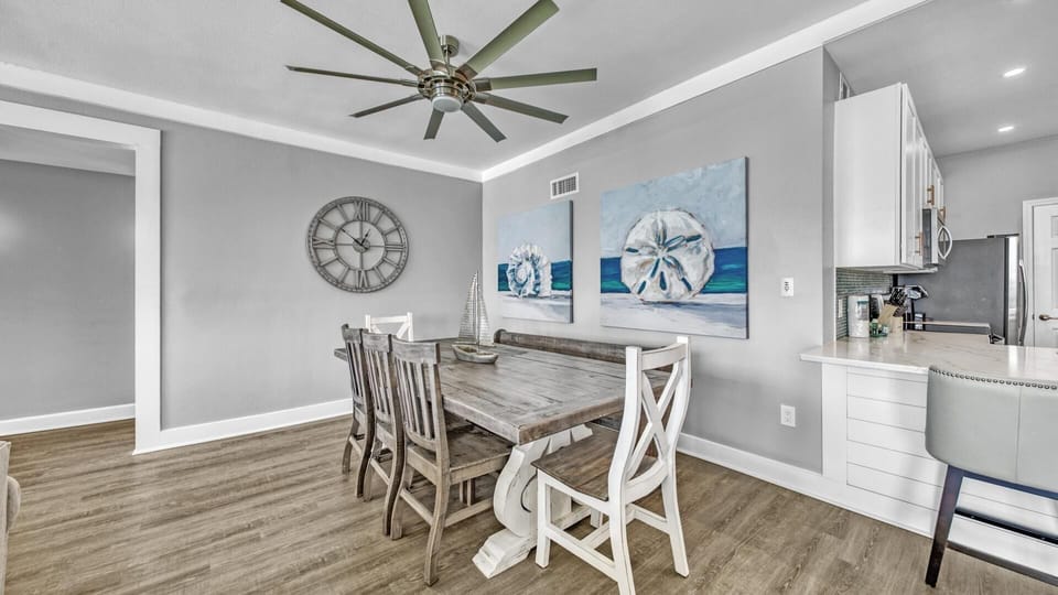 Condo, Multiple Beds, Ocean View (Shoreline Towers 2124) | Dining