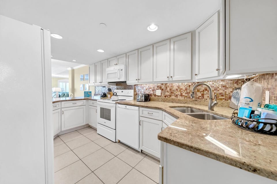 Condo, Multiple Beds, Beach View (Inlet Reef 215) | Private kitchen | Toaster