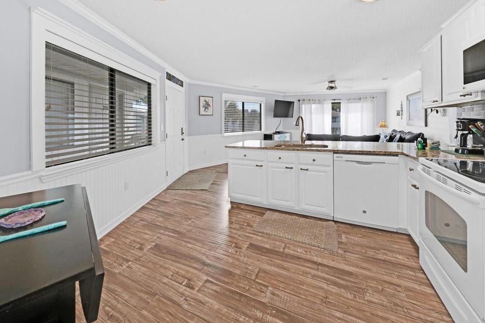 Condo, Multiple Beds (Crystal Village II, unit 19B) | Private kitchen | Oven, toaster