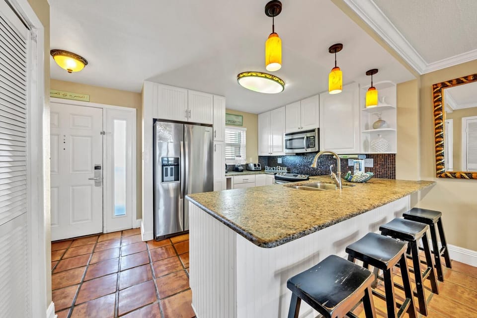 Condo, Multiple Beds (Emerald Isle 706) | Private kitchen | Toaster