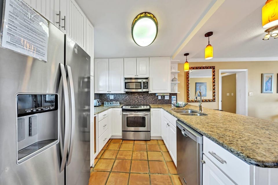 Condo, Multiple Beds (Emerald Isle 706) | Private kitchen | Toaster