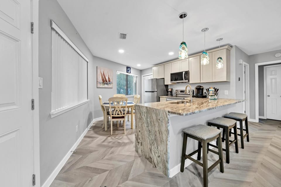 Condo, 1 King Bed with Sofa bed (Crystal Village II, unit 6B) | Private kitchen | Oven