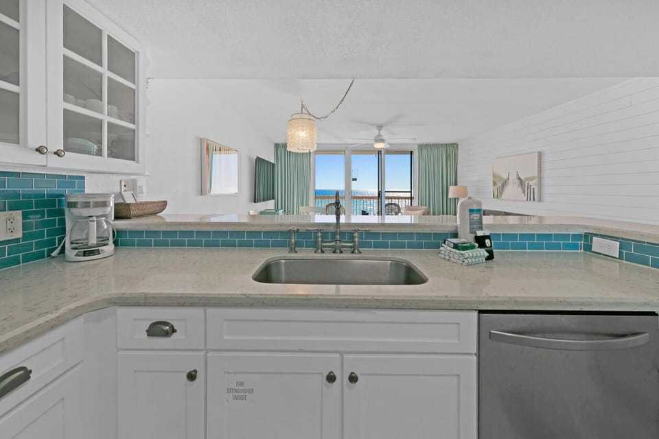 Condo, 1 King Bed with Sofa bed, Beach View (Pelican Beach 307) | Interior