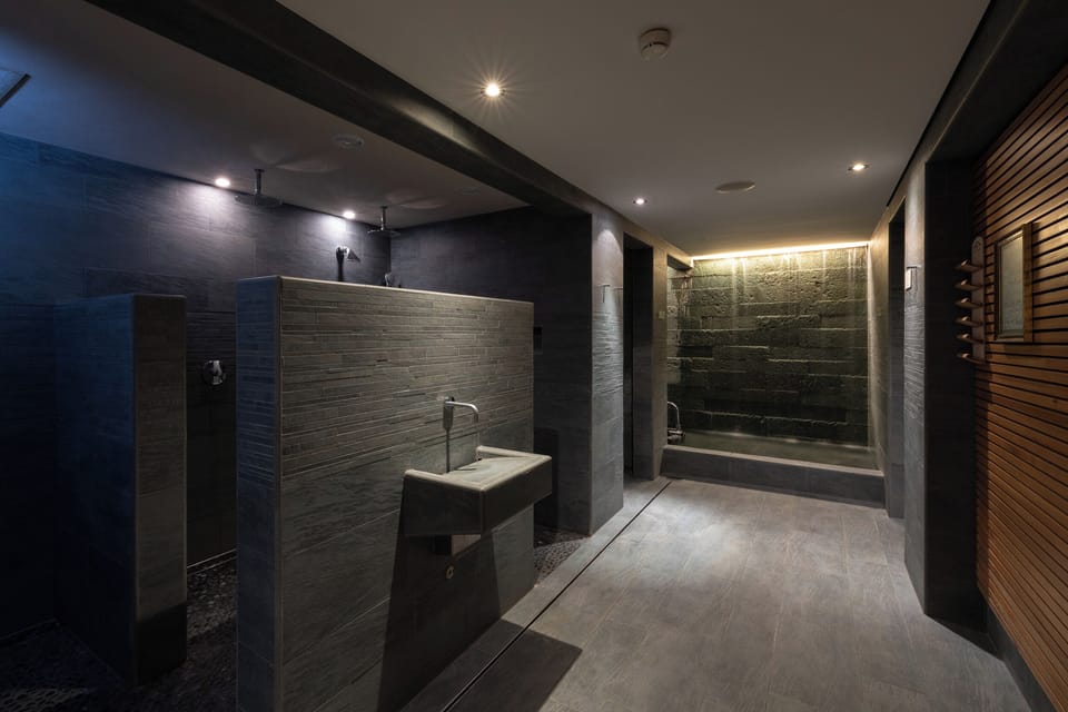 Couples treatment rooms, sauna, body treatments, hydrotherapy