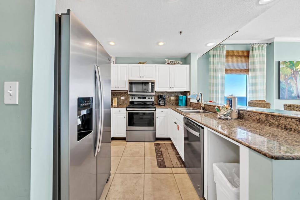 Condo, 1 Queen Bed with Sofa bed, Ocean View (Leeward Key 1106) | Private kitchen