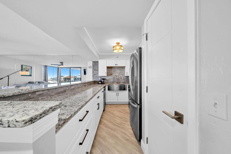 Condo, Multiple Beds, Beach View (Mainsail 443) | Private kitchen | Oven, toaster